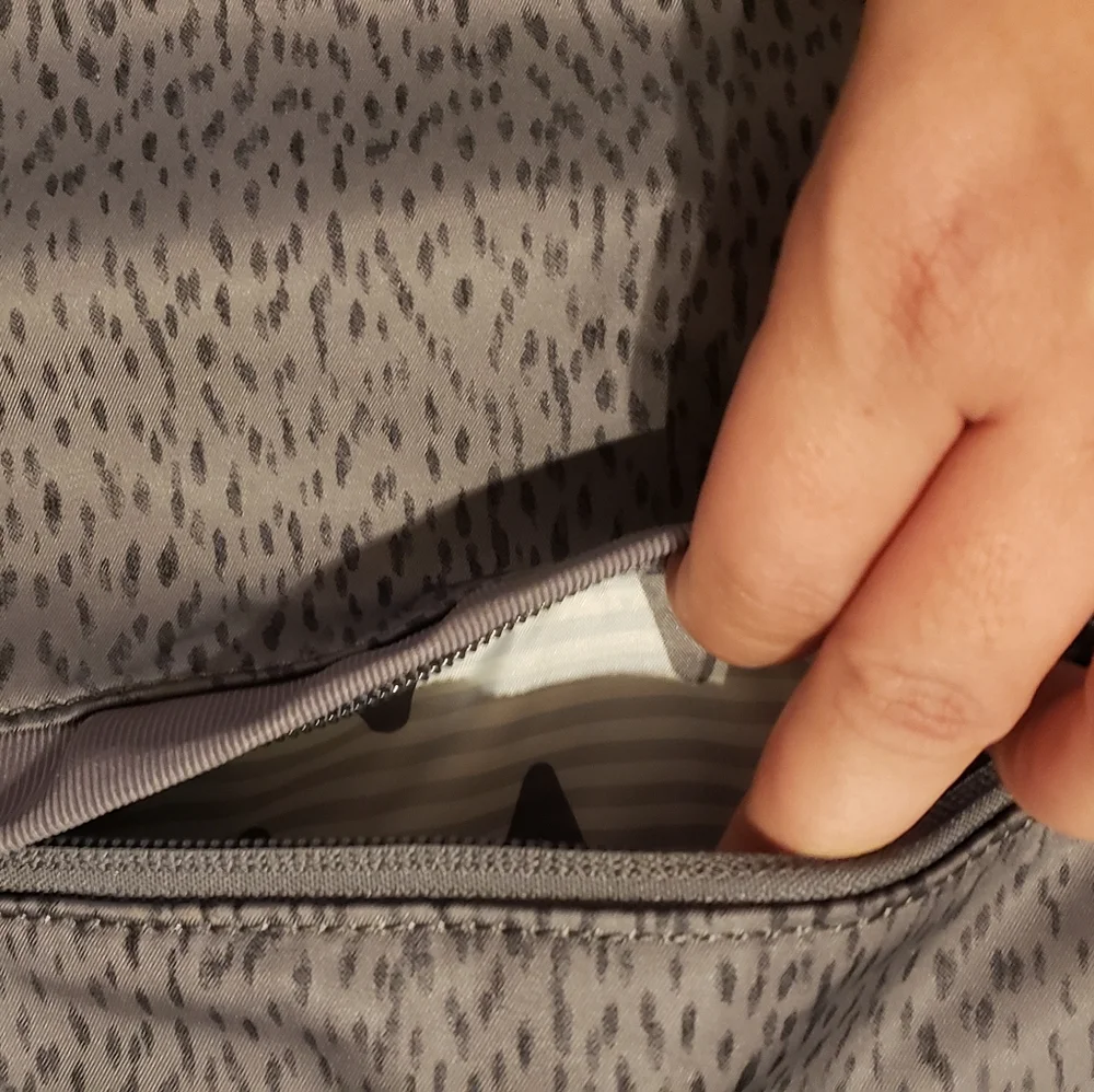 Lululemon Athletica Party Om bag